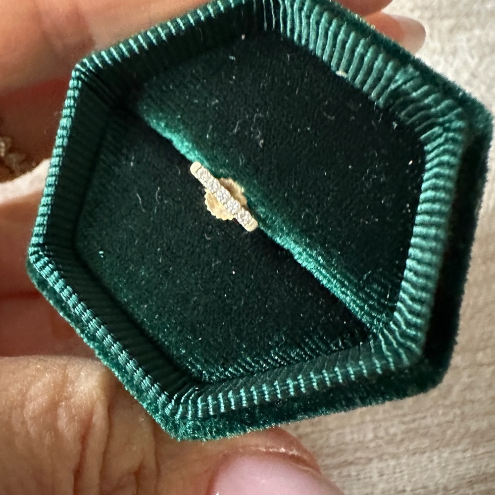 14k gold bar/5 diamond stud